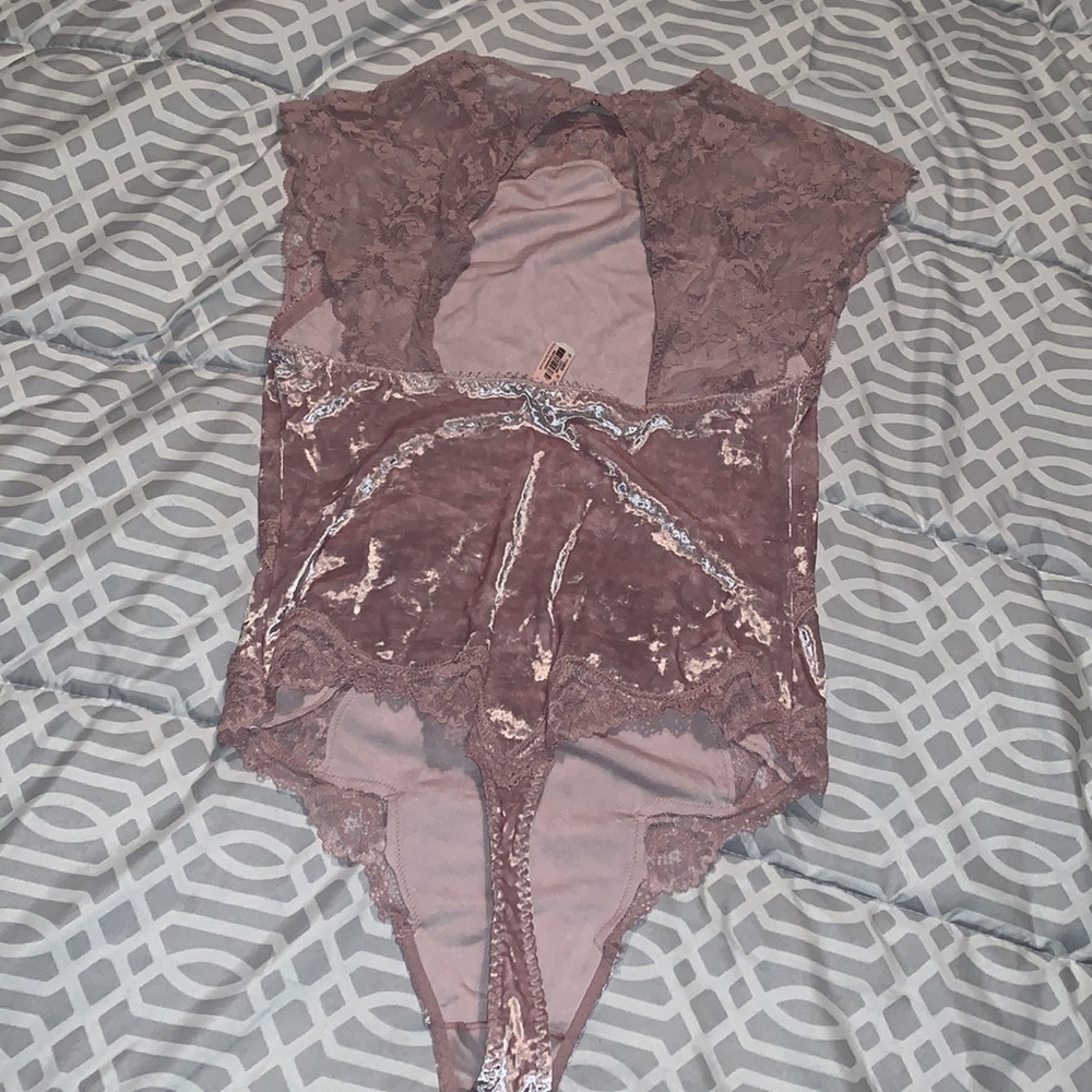 Velvet Lace Bodysuit in Mauve Pink - Picture 4 of 7